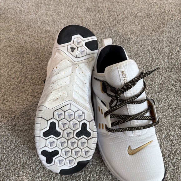 Nike Metcon 7 Training Shoes – White/Gold – Women’s Size 8 - Picture 2 of 3
